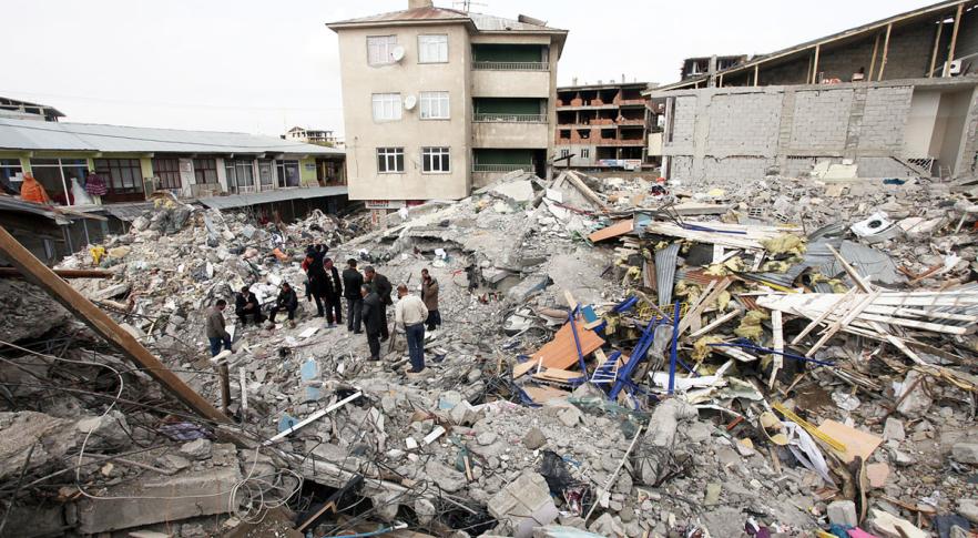 Letal terremoto deja más de 2.600 muertos en Turquía y Siria