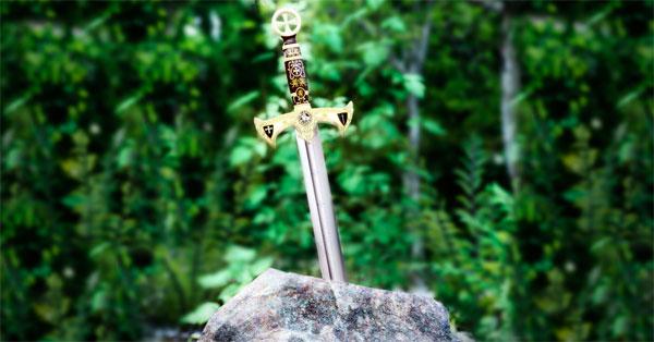 ¿Hallaron a Excalibur? Niña encuentra una espada en el mítico lago donde el rey Arturo lanzó su arma-0
